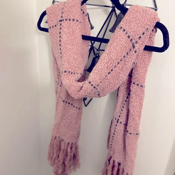 (4/$14) Large Pink Knit Winter Scarf - Picture 2 of 3